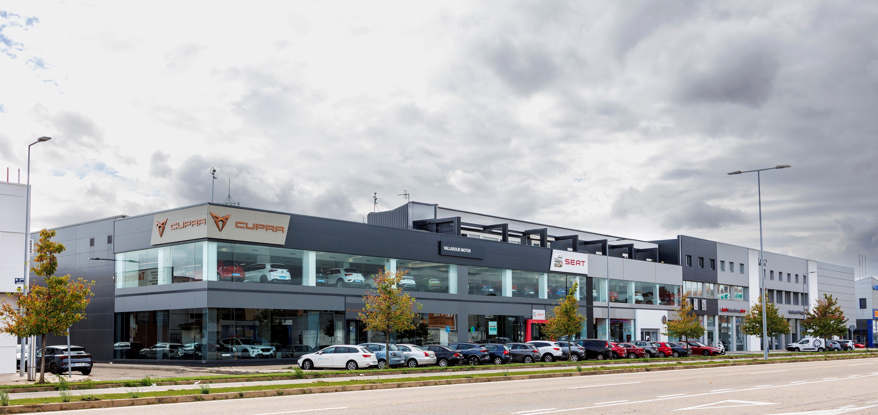 class="gridNoticias"